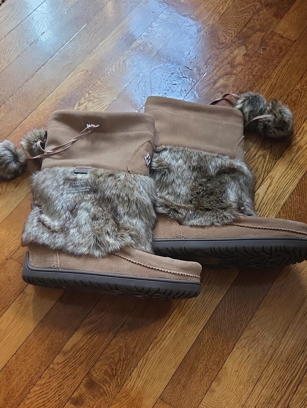 Manitobah Mukluk WP Snowy Owl Oak Faux Fur Suede